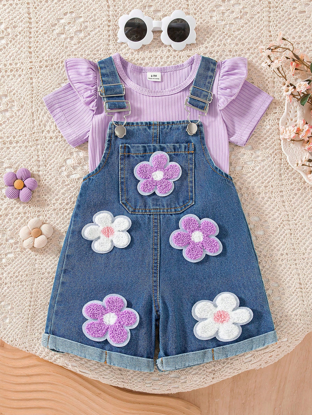 Kids 2pcs/Set Baby Girls' Summer Cute Blue Denim Bib Shorts Set,Floral Embroidery Pocket,Ribbed T-Shirt With Cap Flutter Sleeve,Casual Vacation Outfit
